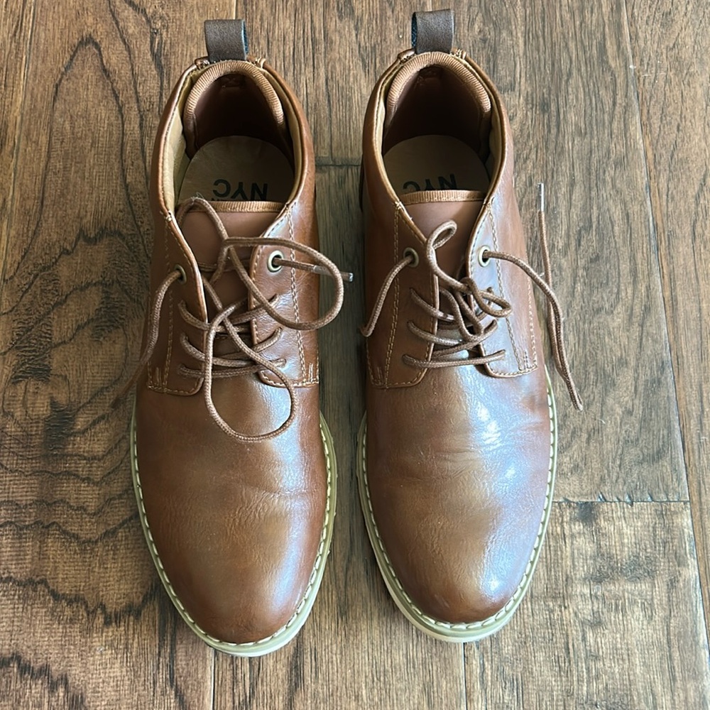 Men’s brown dress shoe